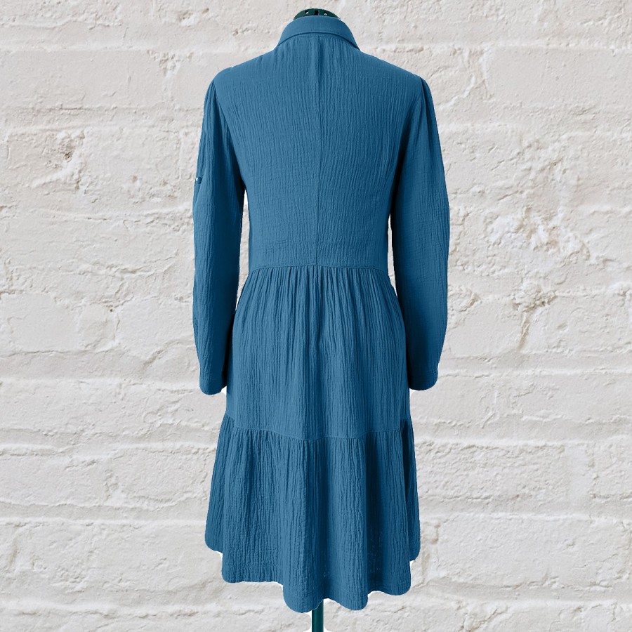 Mėlyna suknelė su reguliuojamomis rankovėmis